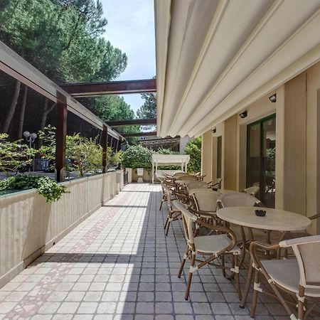 Hotel Valentino Pinarella Exteriér fotografie