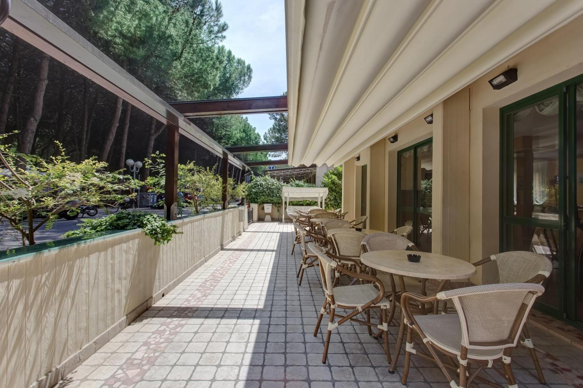Hotel Valentino Pinarella Exteriér fotografie