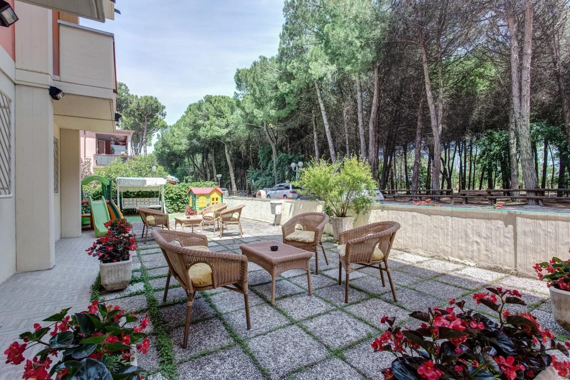 Hotel Valentino Pinarella Exteriér fotografie