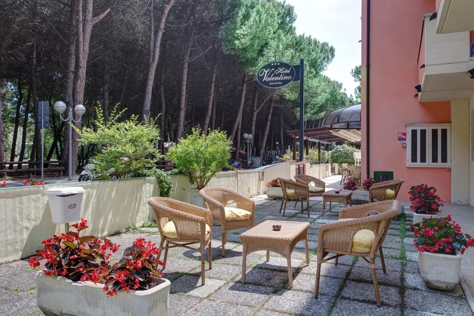 Hotel Valentino Pinarella Exteriér fotografie