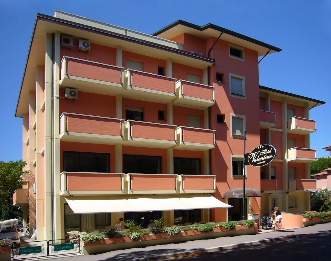 Hotel Valentino Pinarella Exteriér fotografie