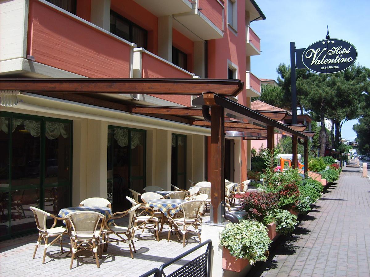 Hotel Valentino Pinarella Exteriér fotografie