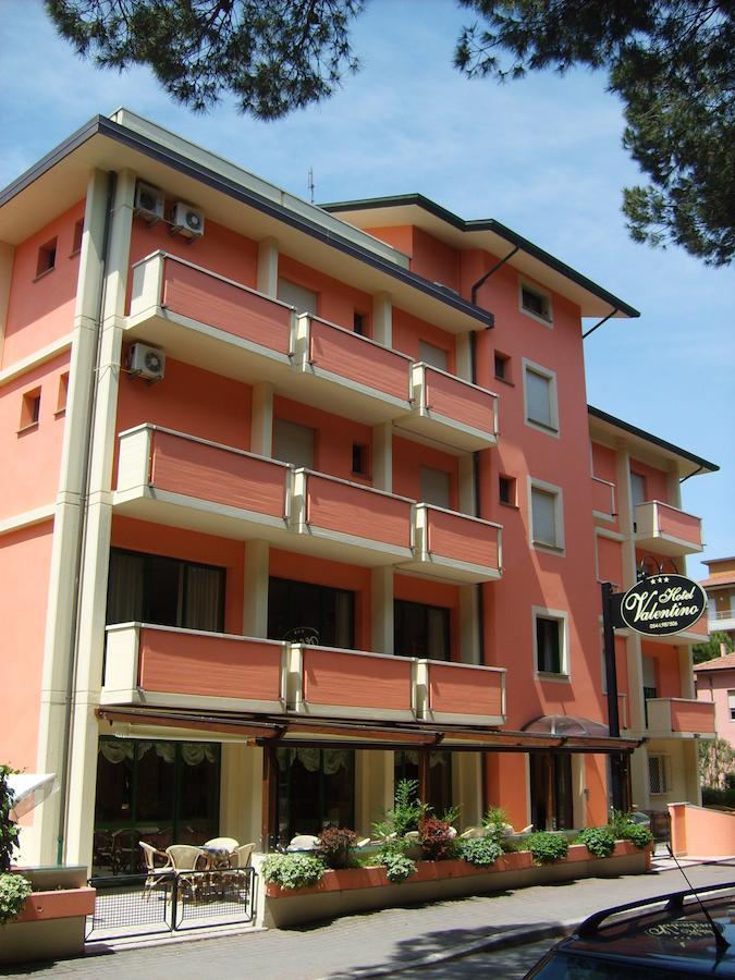 Hotel Valentino Pinarella Exteriér fotografie