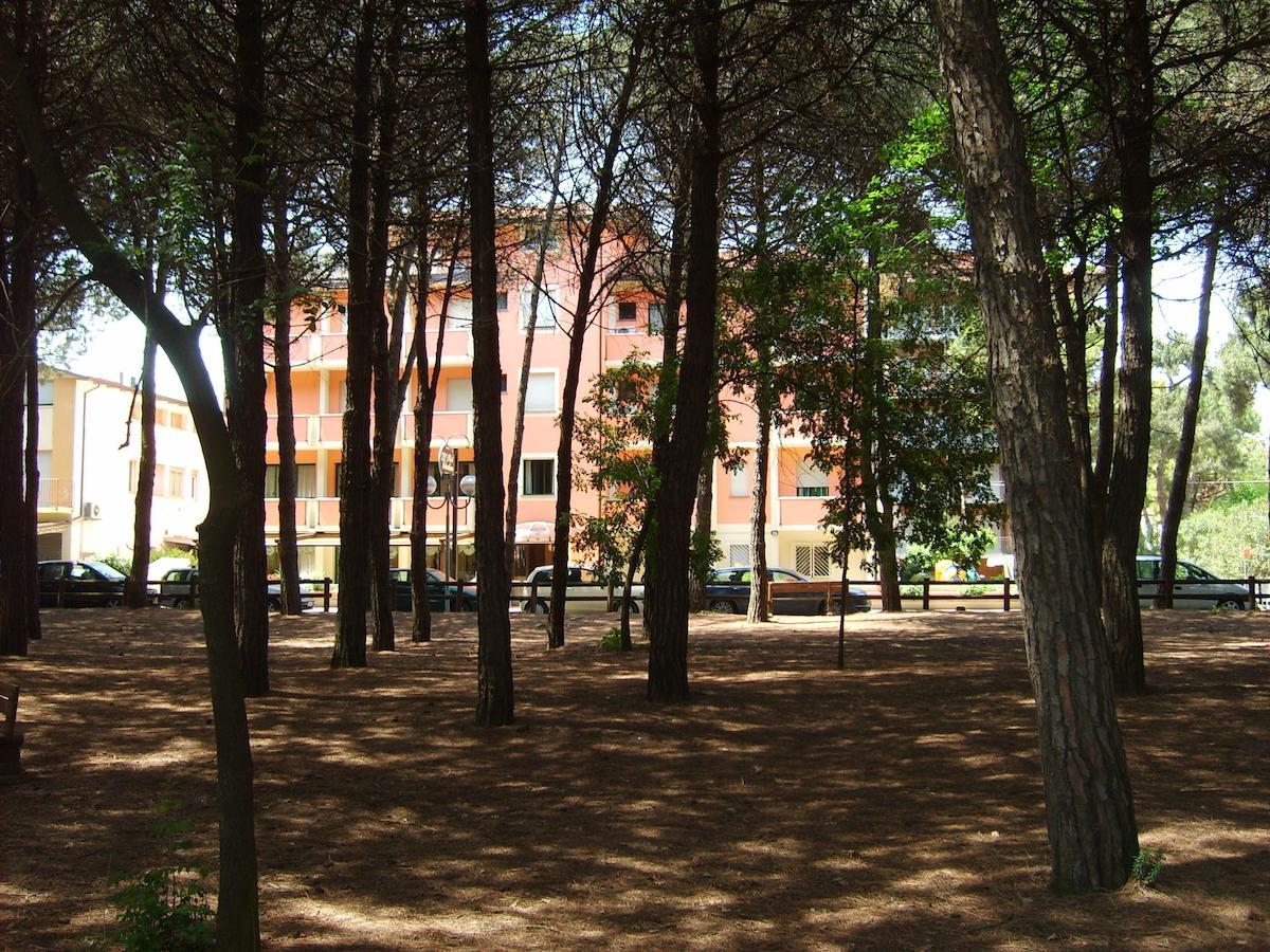 Hotel Valentino Pinarella Exteriér fotografie