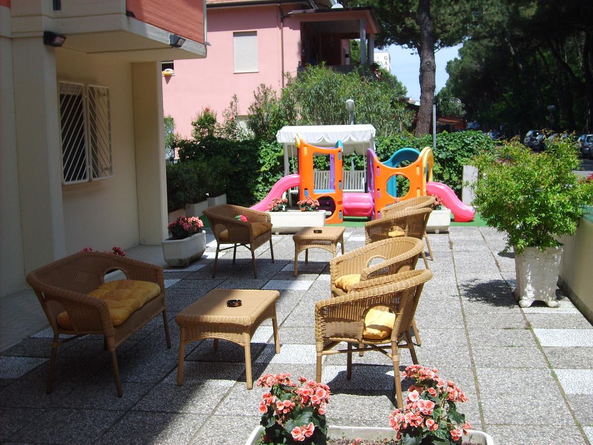 Hotel Valentino Pinarella Exteriér fotografie