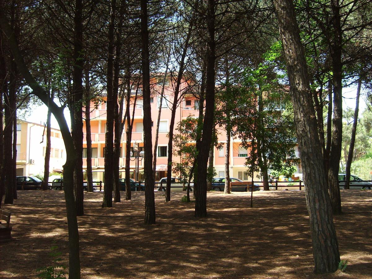 Hotel Valentino Pinarella Exteriér fotografie