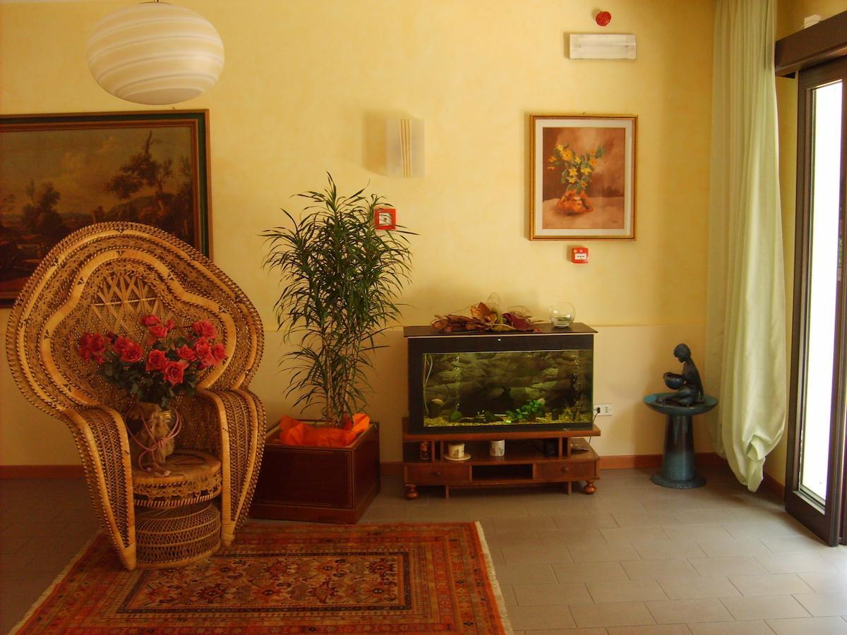 Hotel Valentino Pinarella Exteriér fotografie