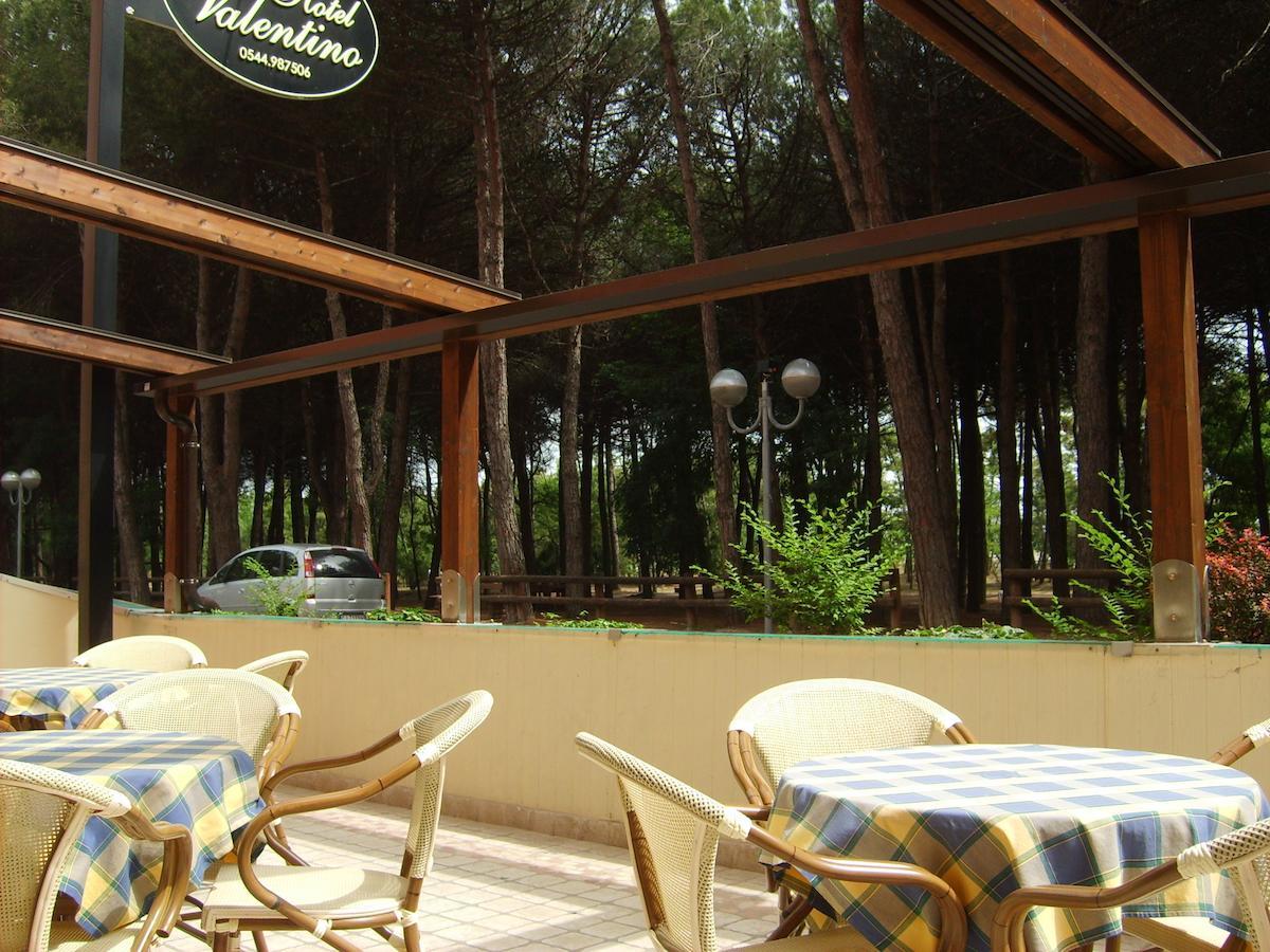 Hotel Valentino Pinarella Exteriér fotografie