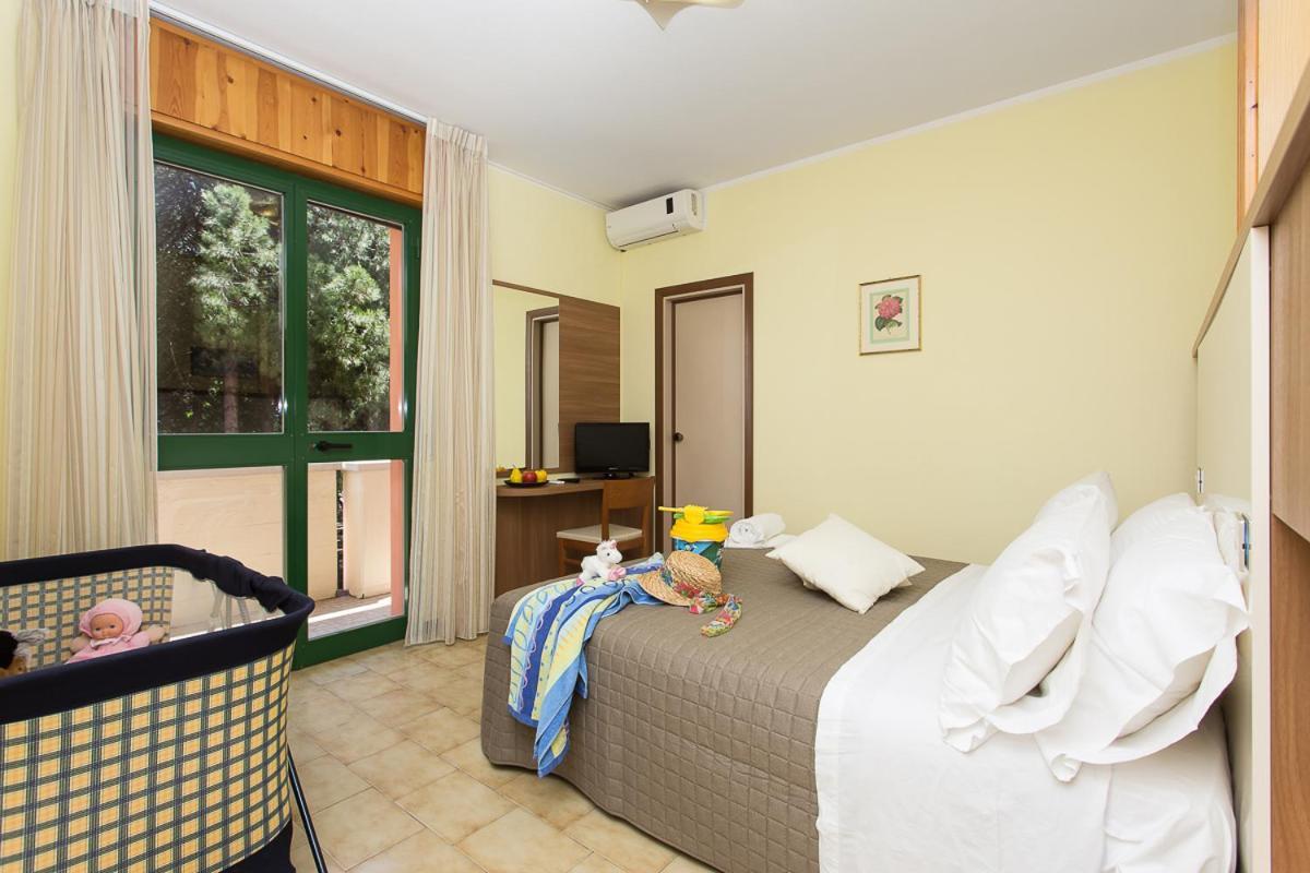 Hotel Valentino Pinarella Exteriér fotografie