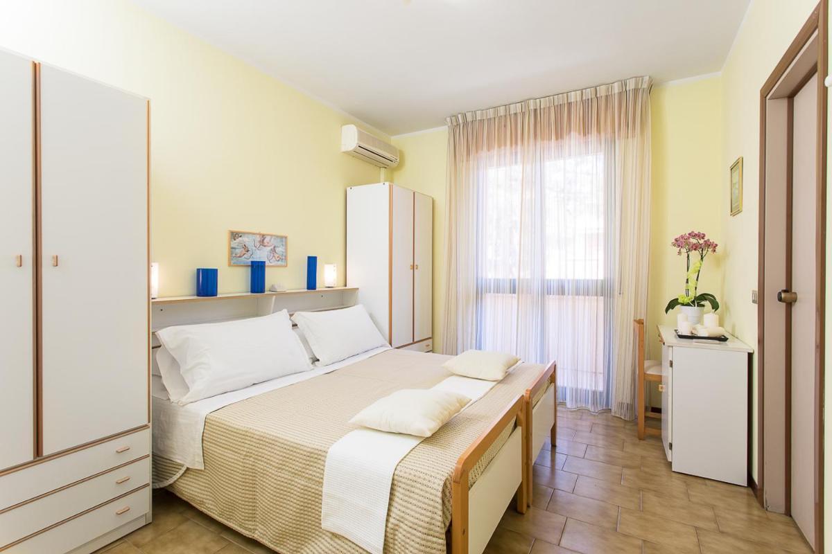 Hotel Valentino Pinarella Exteriér fotografie